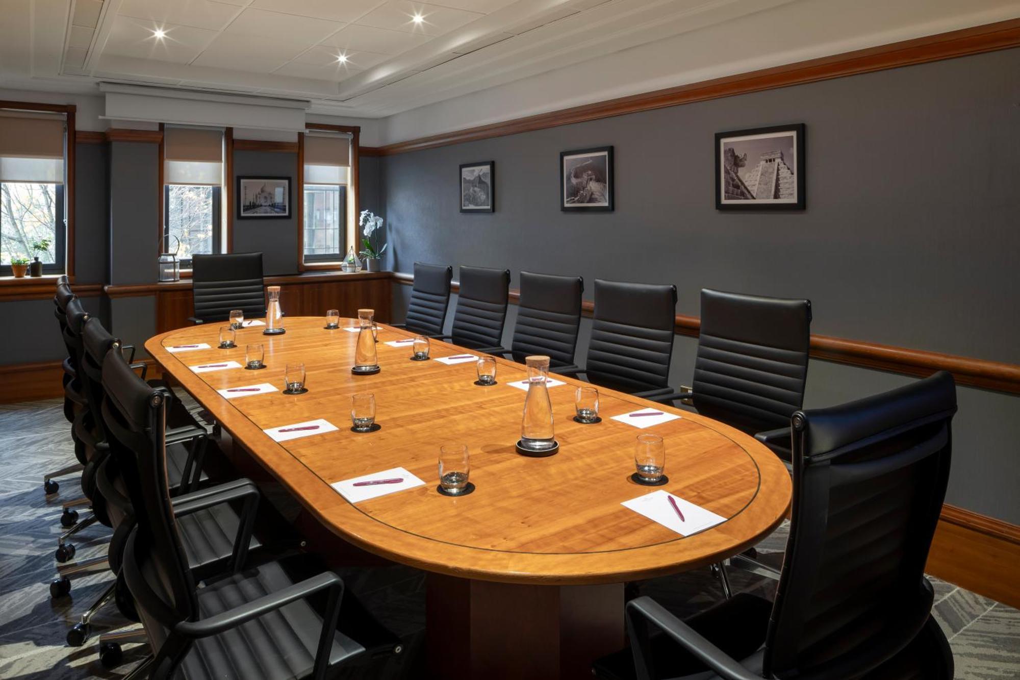Отель Crowne Plaza Leeds By Ihg Экстерьер фото