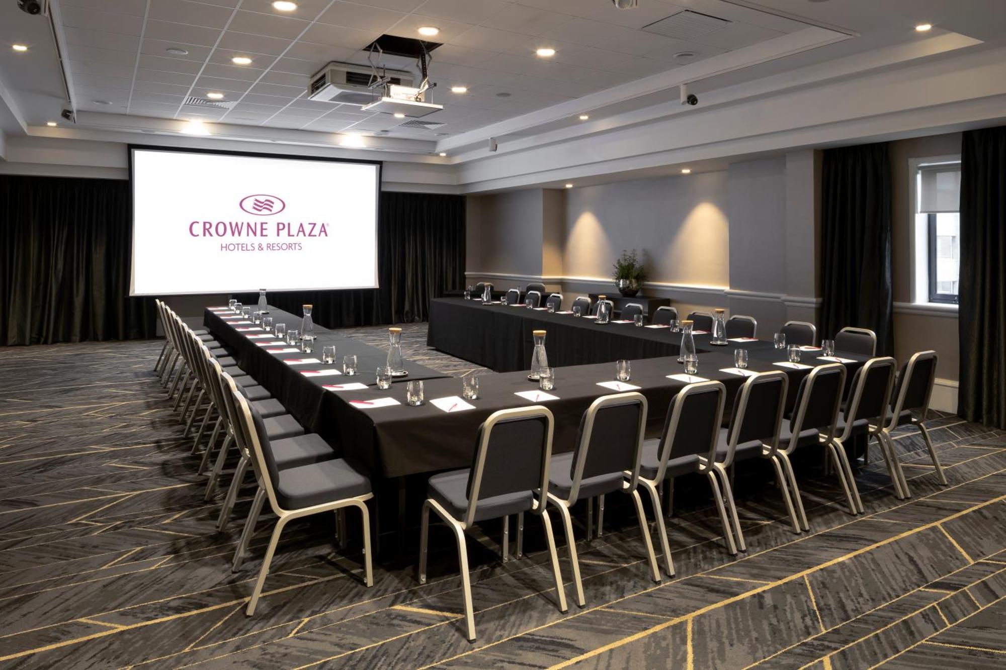 Отель Crowne Plaza Leeds By Ihg Экстерьер фото