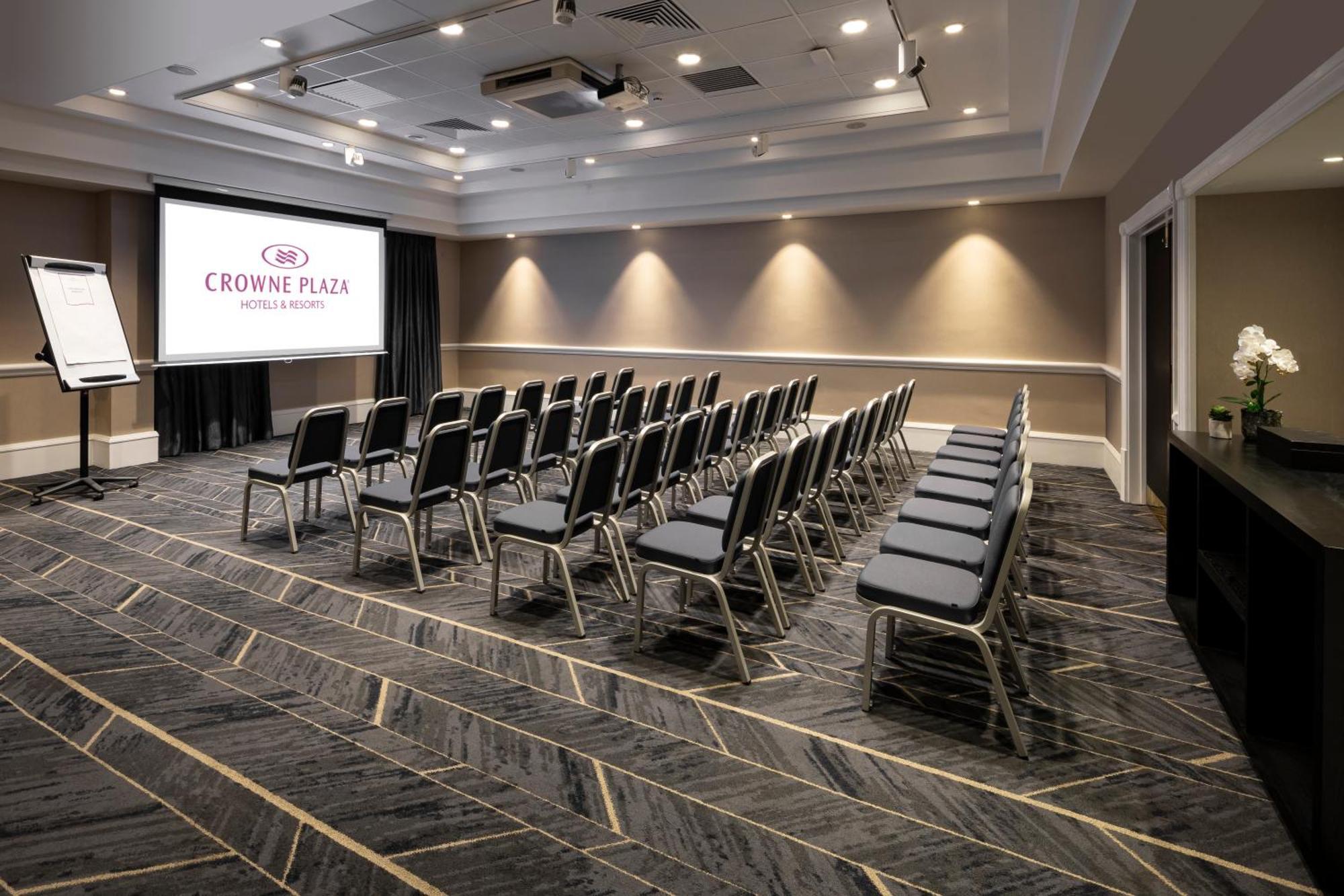 Отель Crowne Plaza Leeds By Ihg Экстерьер фото