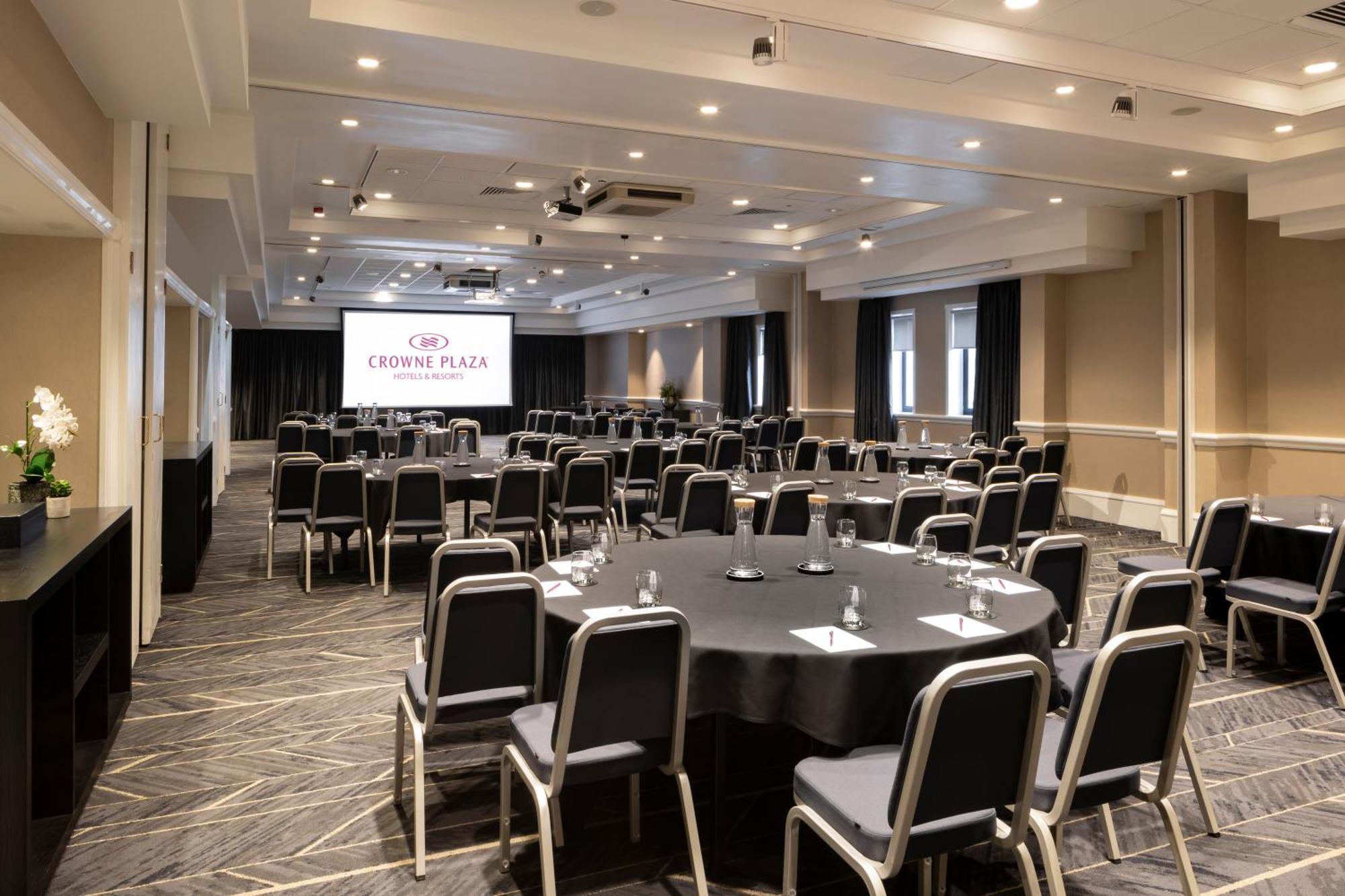 Отель Crowne Plaza Leeds By Ihg Экстерьер фото