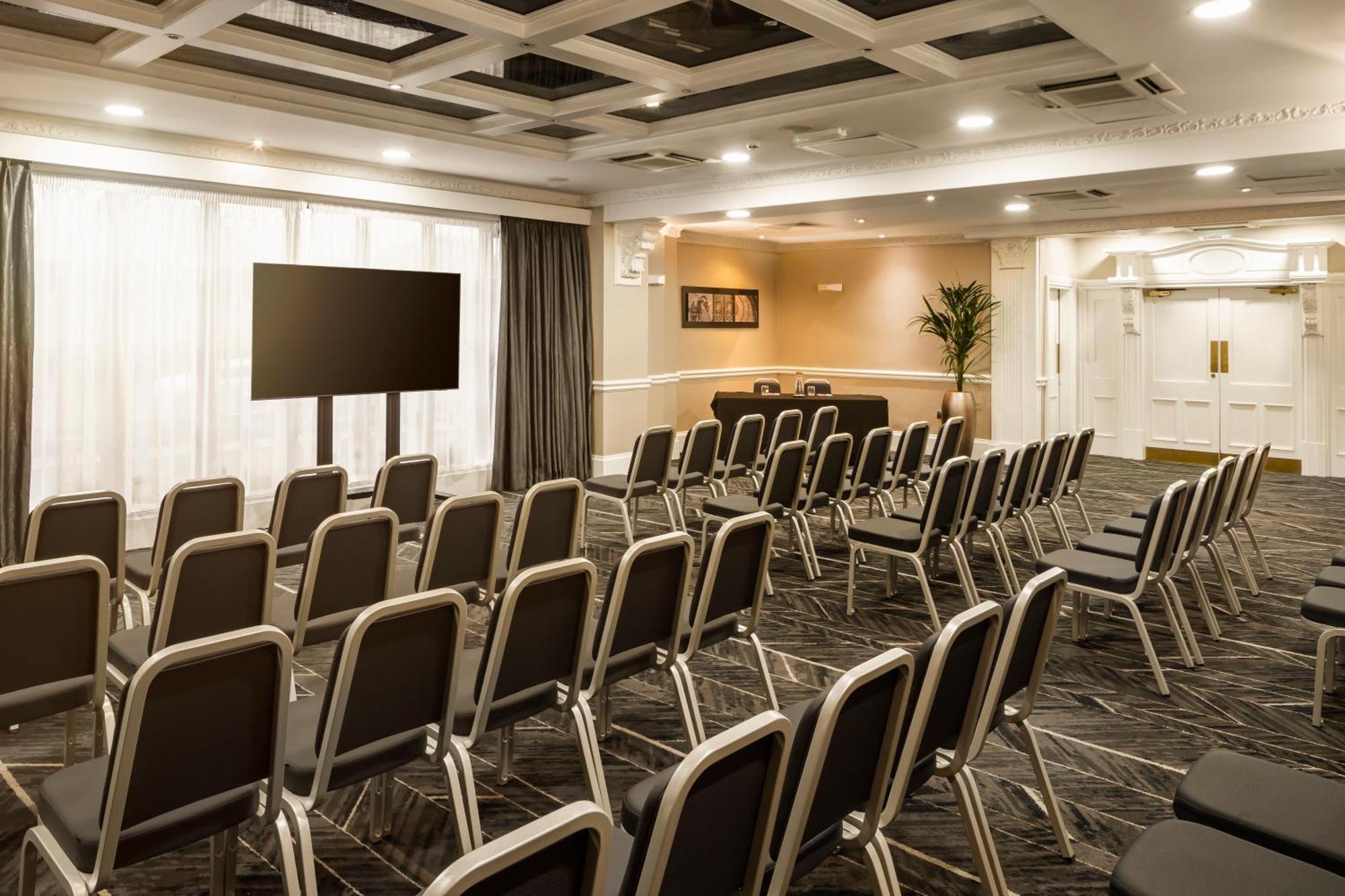 Отель Crowne Plaza Leeds By Ihg Экстерьер фото