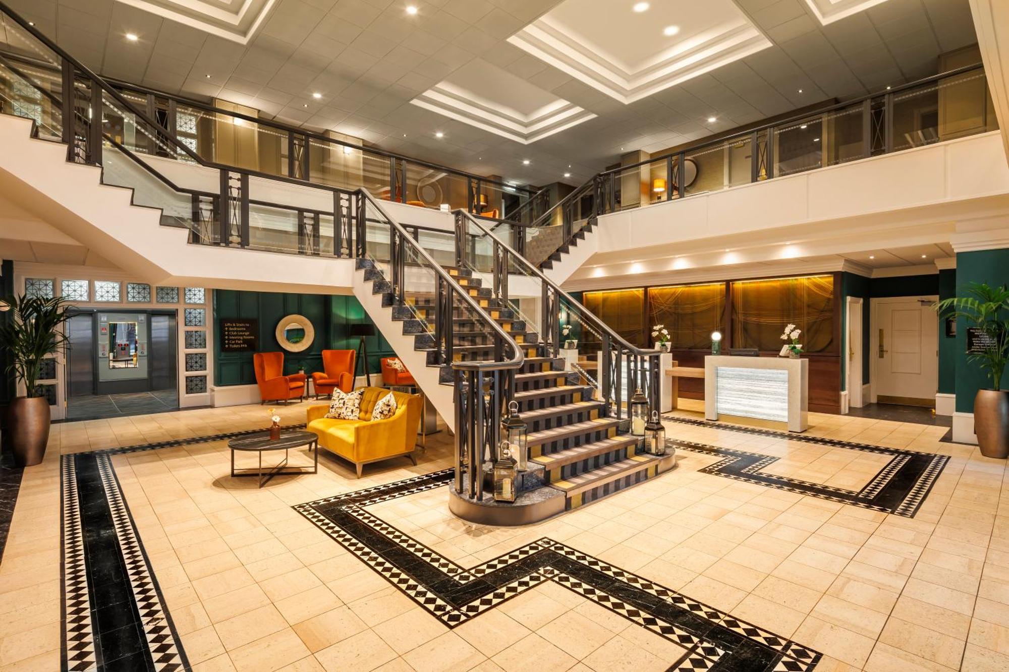Отель Crowne Plaza Leeds By Ihg Экстерьер фото