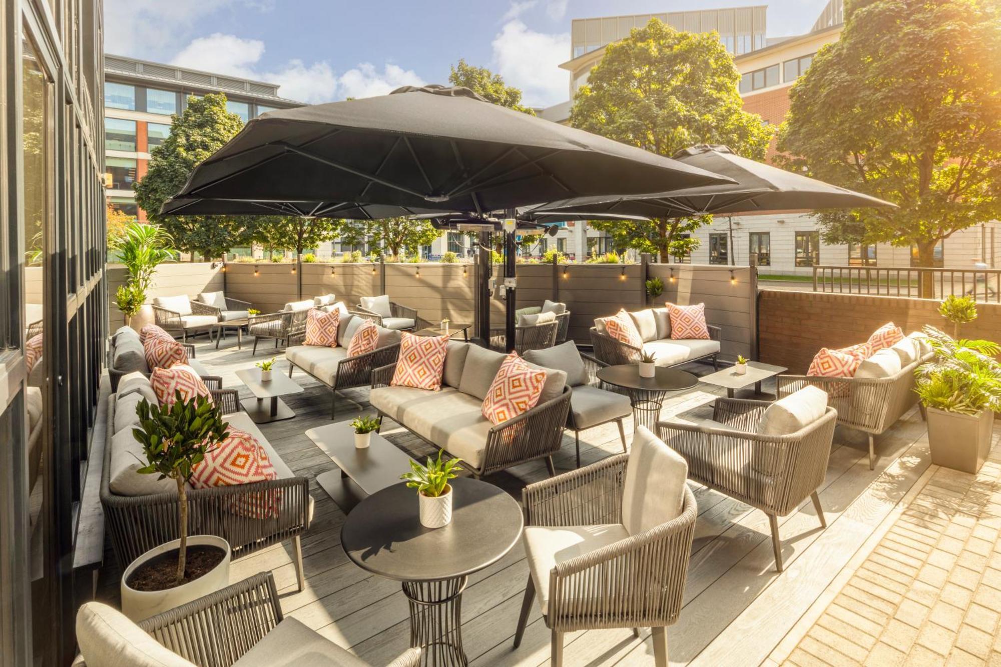 Отель Crowne Plaza Leeds By Ihg Экстерьер фото