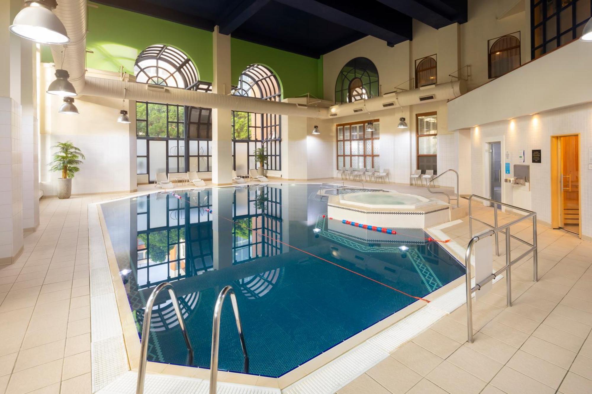 Отель Crowne Plaza Leeds By Ihg Экстерьер фото