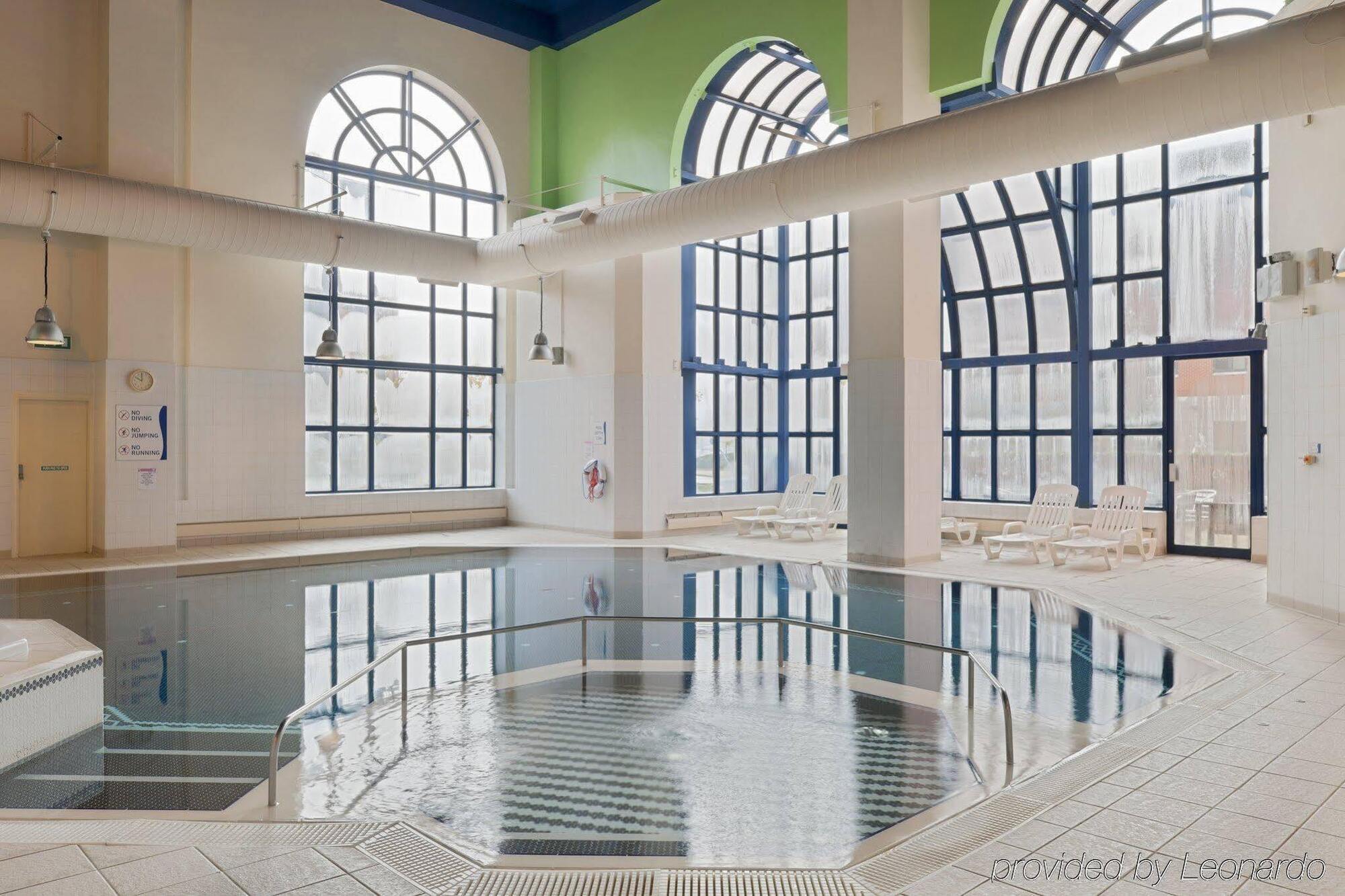 Отель Crowne Plaza Leeds By Ihg Экстерьер фото